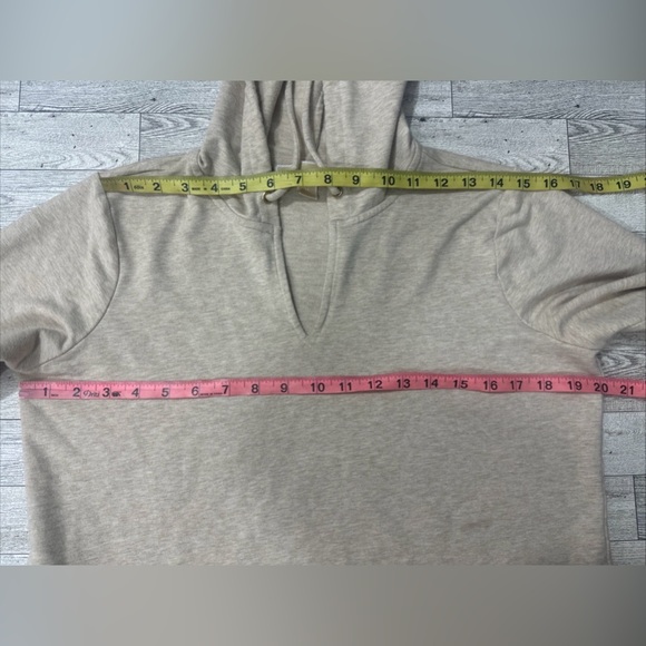 Michael Kors Women’s Beige Sweater Hoodie Pullover Size M Hooded W Long Sleeve - Picture 2 of 9